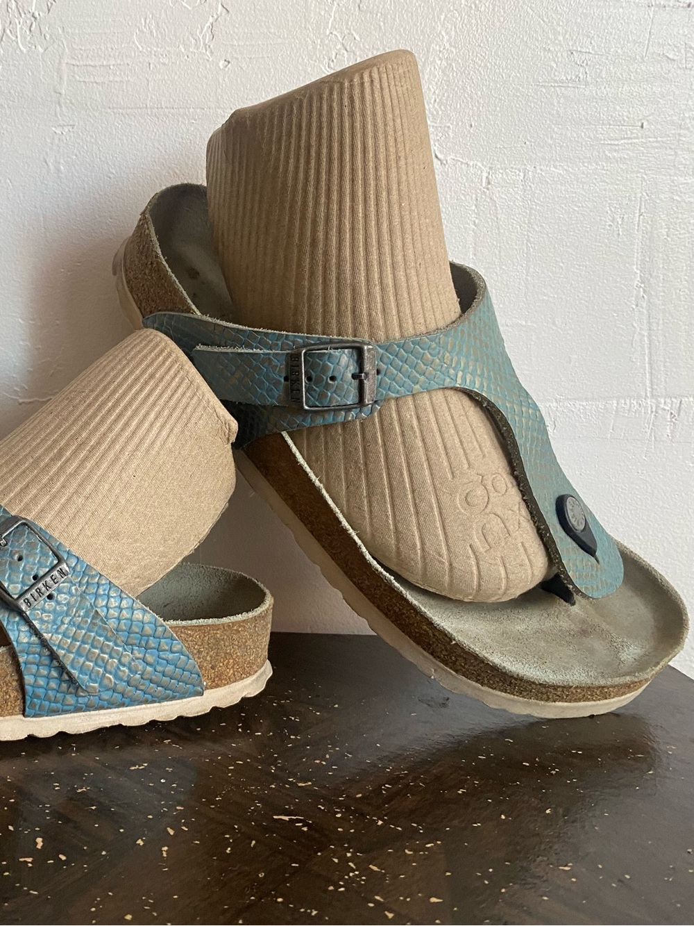 Pre-owned Birkenstock Gizeh Sandal Leather in Blue Snakeskin Ribbed 40/9 Women’